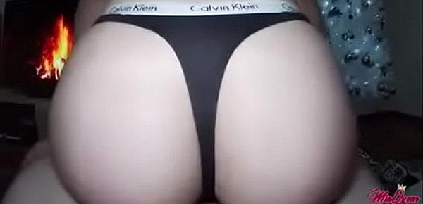 Freundin Präsentiert mir ihre neue Calvin Klein Unterwäsche und ich ficke sie und komme rein